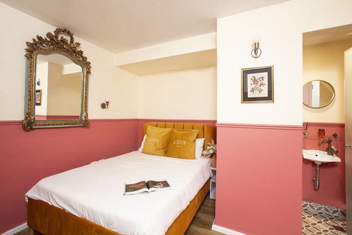 Room 8 of 61
