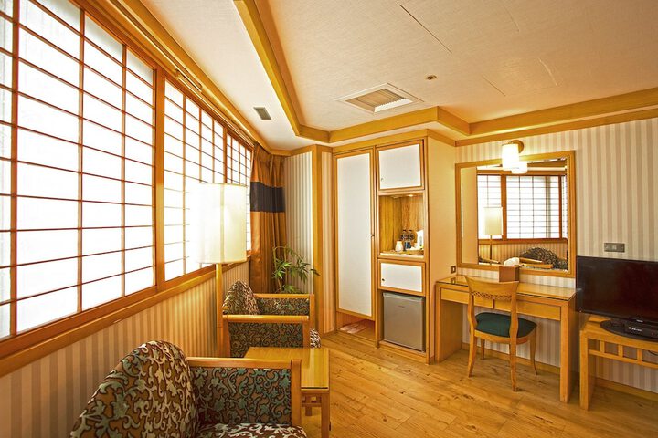 Room 32 of 45