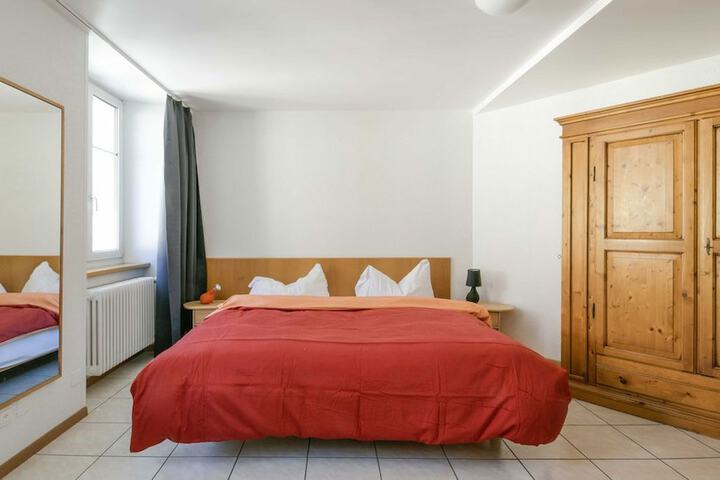Room 5 of 32