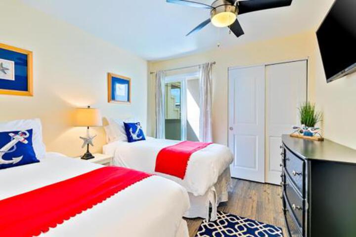 #736 Mission Beach Delight I Five Bedroom Apartment in San Diego, CA