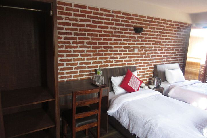 Room 12 of 66