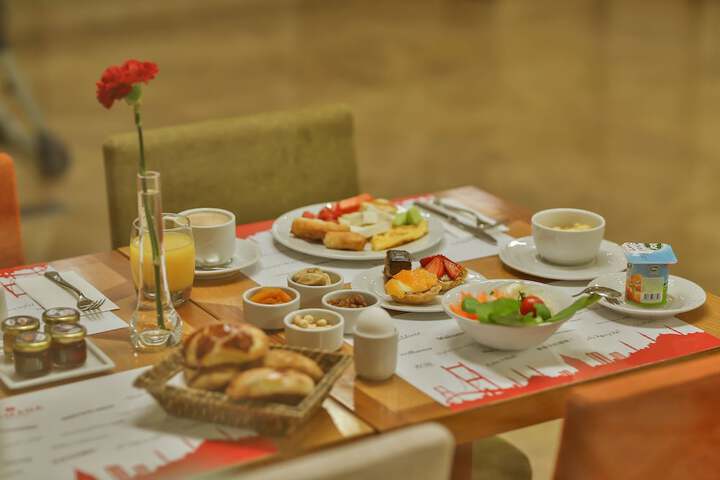 Breakfast/Coffee Service 88 of 133