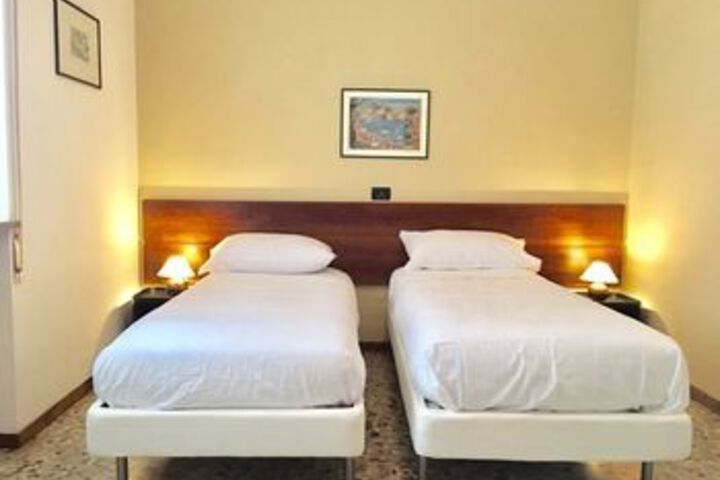 Room 196 of 499