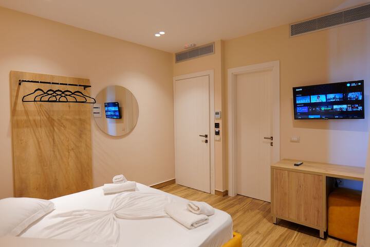 Room 30 of 107