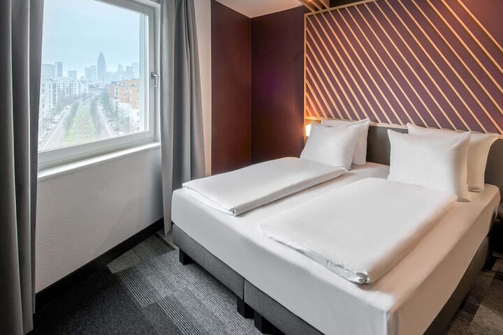 Room 10 of 34