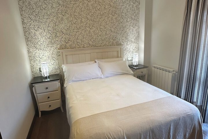 Room 12 of 77