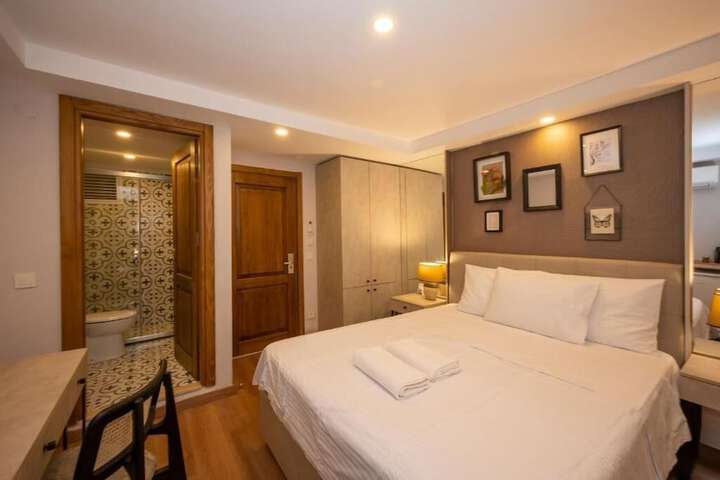 Room 14 of 98