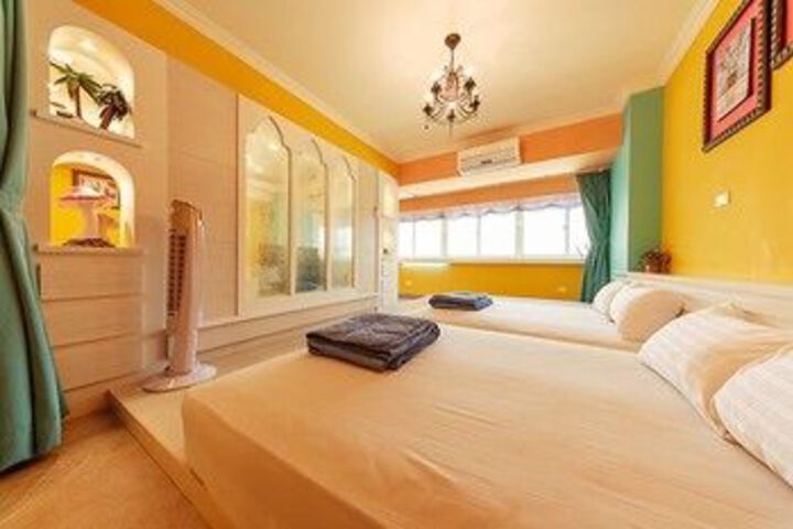 Room 6 of 15