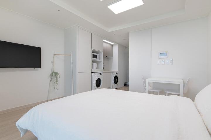 Room 402 of 640