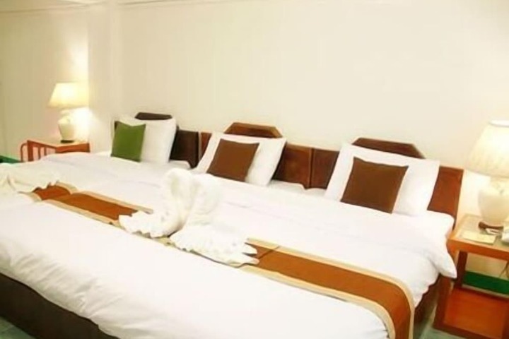 Room 12 of 18