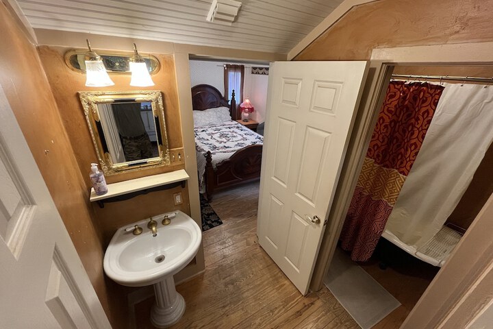 Room 26 of 42