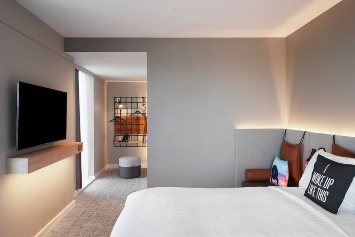 Room 13 of 40