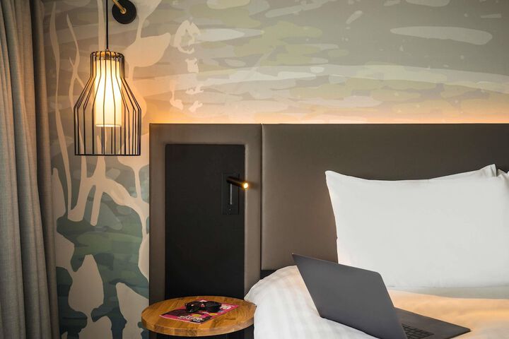 Room 28 of 110