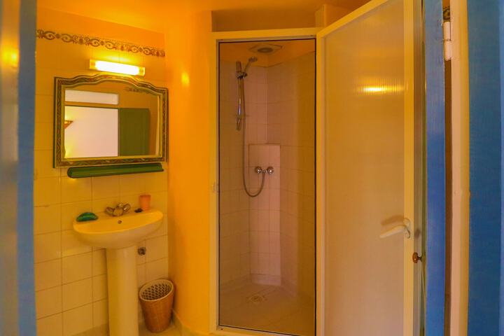 Room 151 of 266