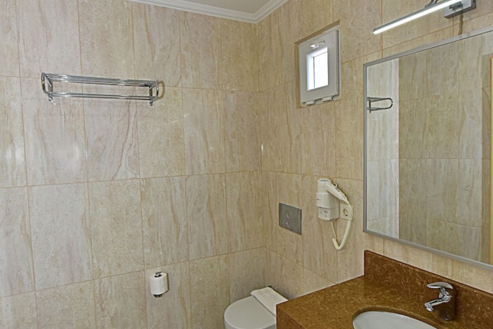 Room 16 of 44