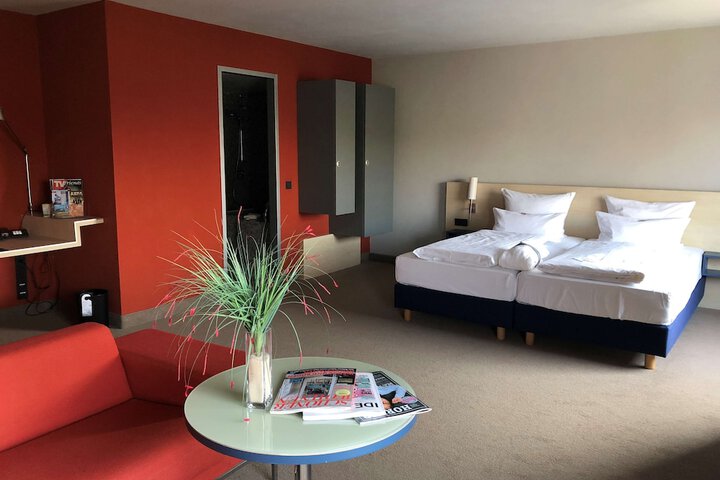 Room 3 of 35