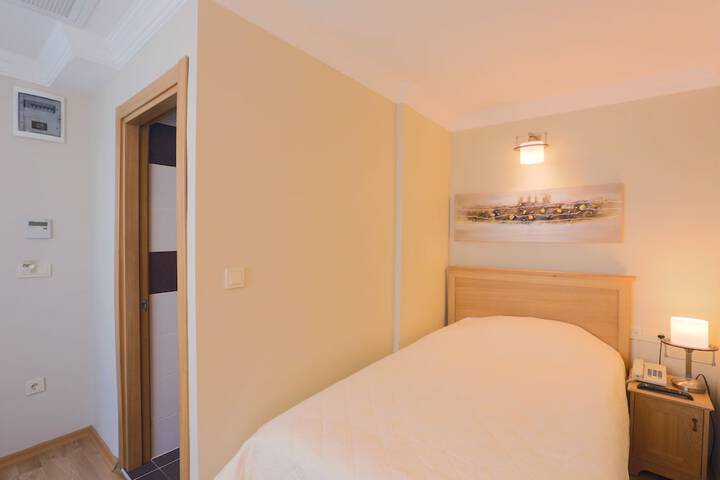 Room 11 of 36
