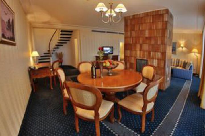 Room 17 of 38