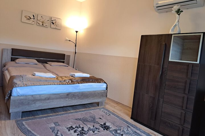 Room 4 of 71