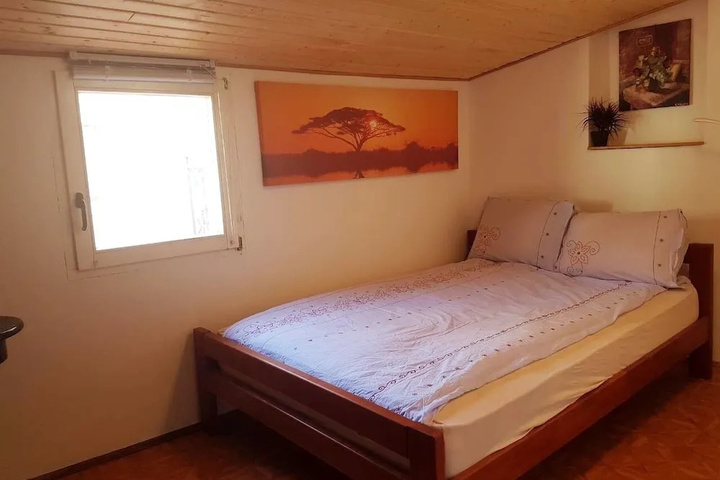 Room 5 of 19