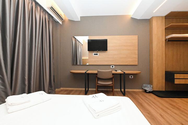 Room 27 of 51