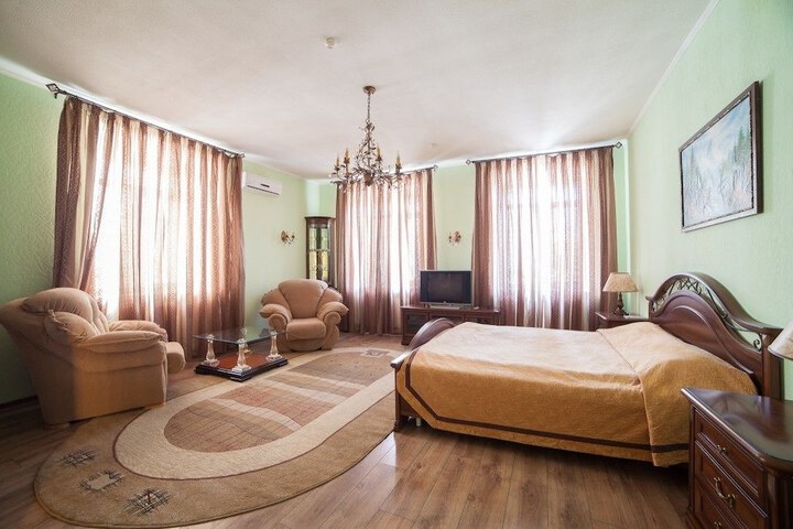 Room 10 of 31