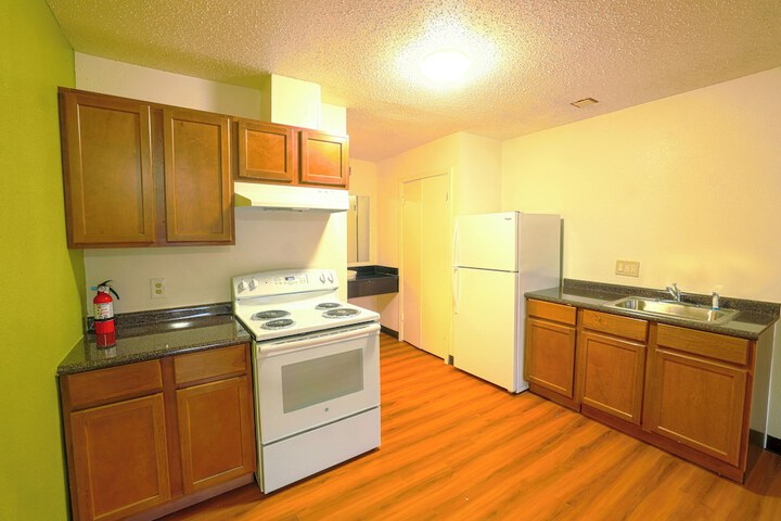 1 King Bed Accessible (4 of 5)