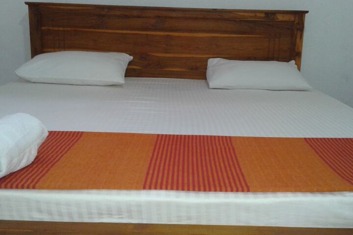 Room 2 of 16
