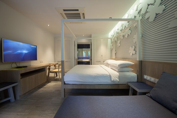 Room 7 of 48