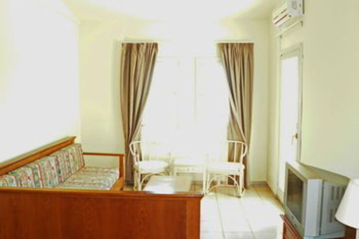 Room 6 of 8