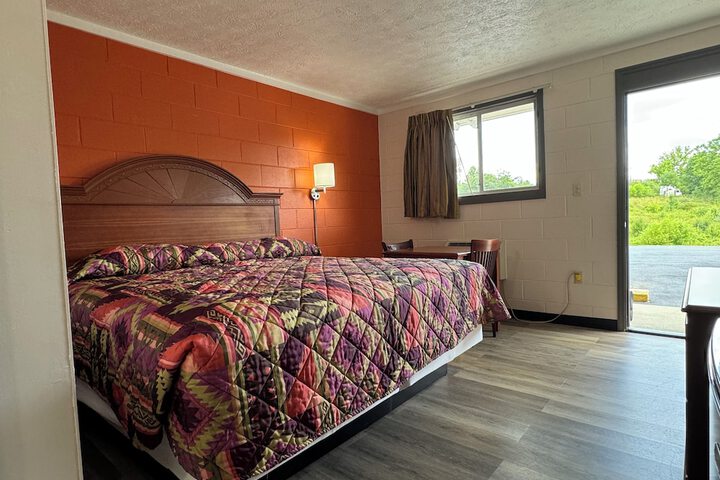Room 7 of 16