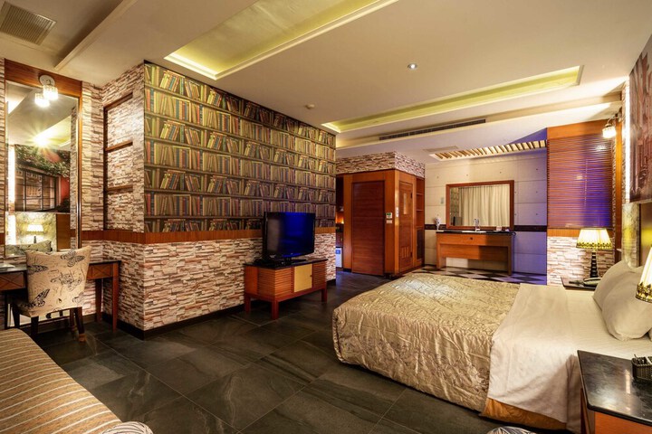 Room 41 of 83