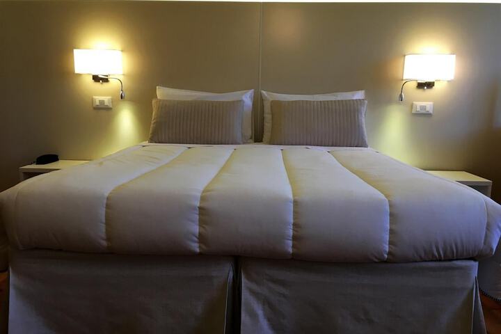 Room 11 of 37