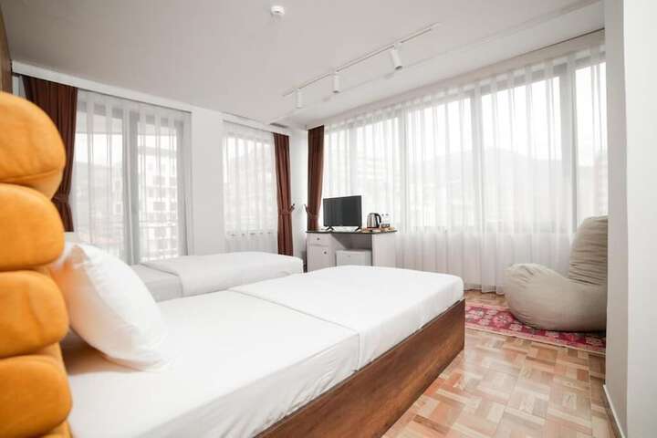 Room 15 of 32