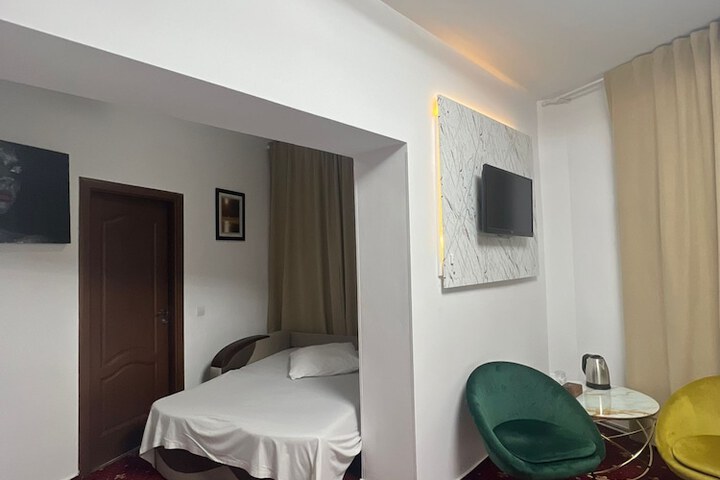 Room 9 of 30