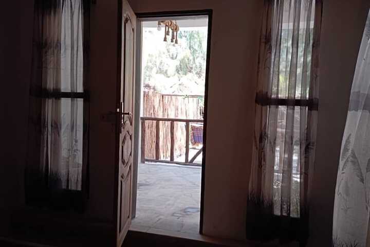 Room 8 of 18
