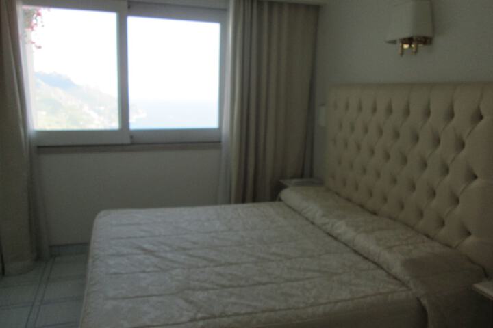 Room 6 of 52