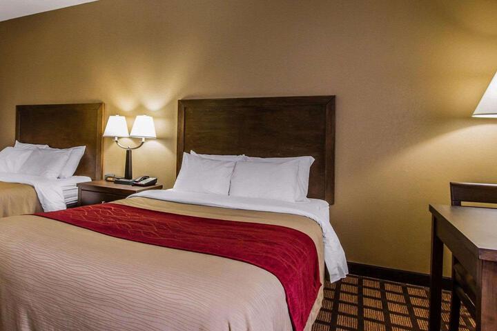 2 Queen Beds (3 of 10)