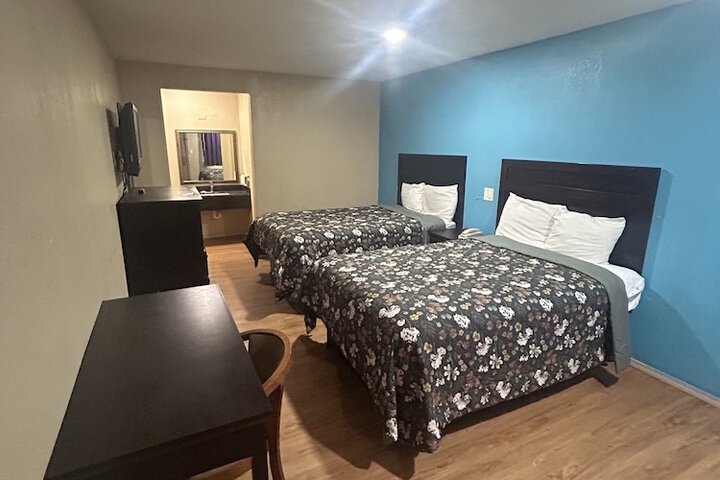 Room 8 of 33