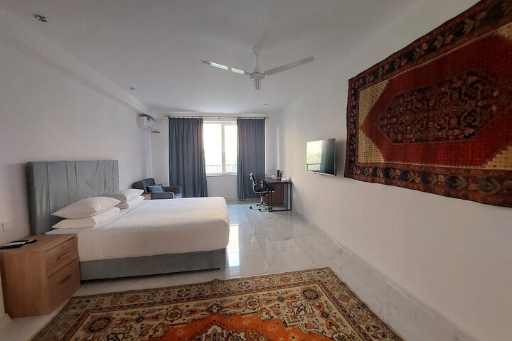 Room 5 of 70