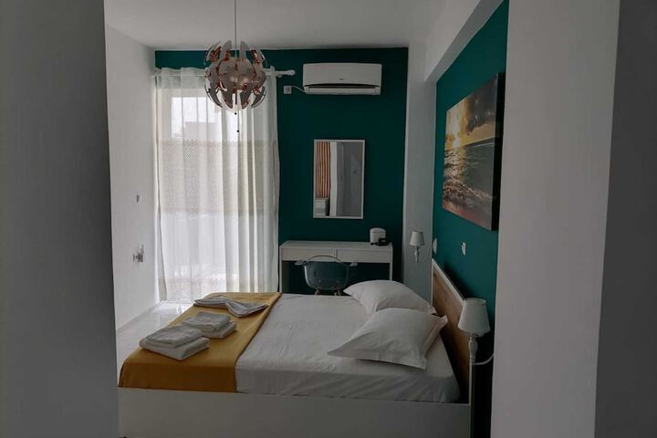 Room 10 of 72