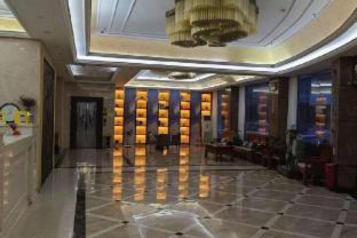 Liwan Luxury Hotel (Xingyi Plaza Branch)