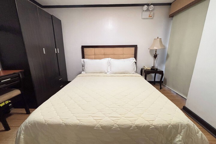 Room 6 of 61
