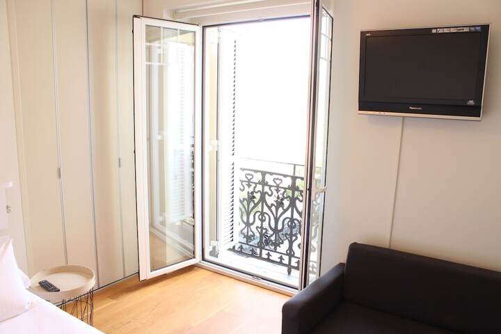 Room 2 of 30
