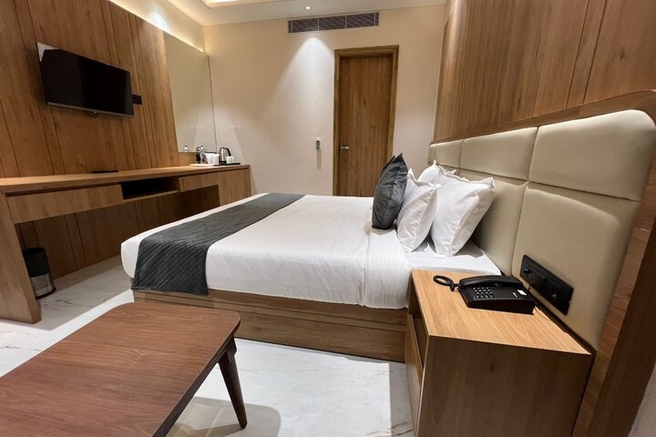 Room 4 of 20