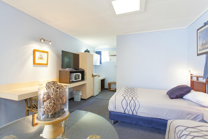 Room 4 of 13