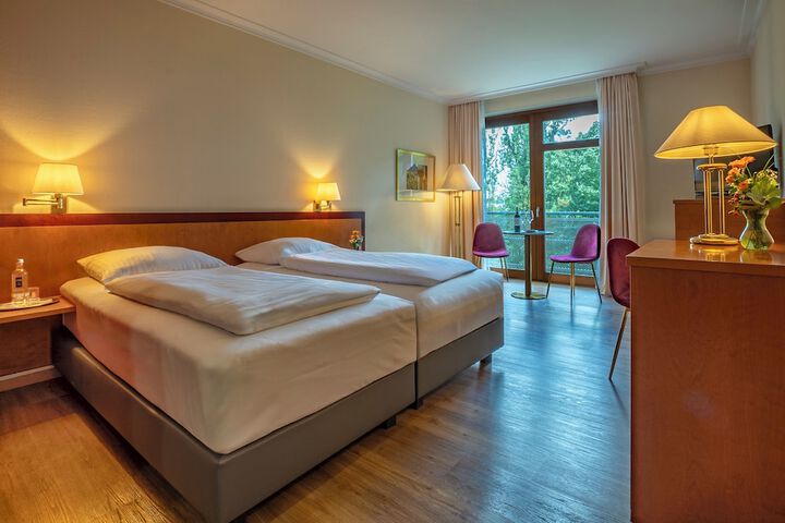 Room 10 of 83