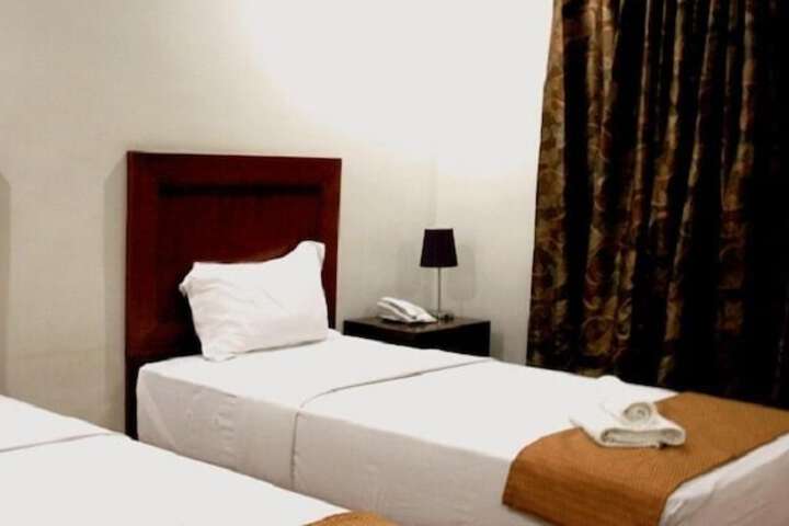 Room 5 of 16