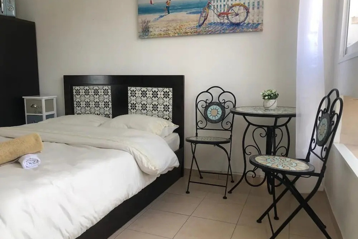 Room 5 of 18