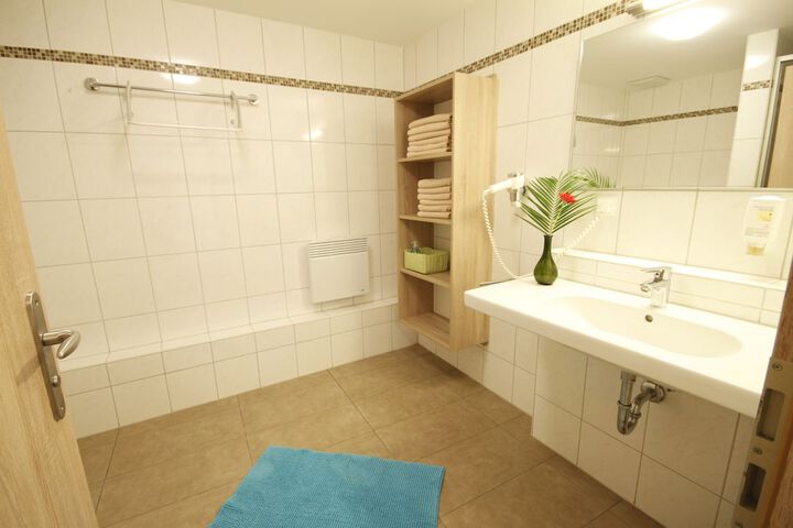 Room 42 of 62